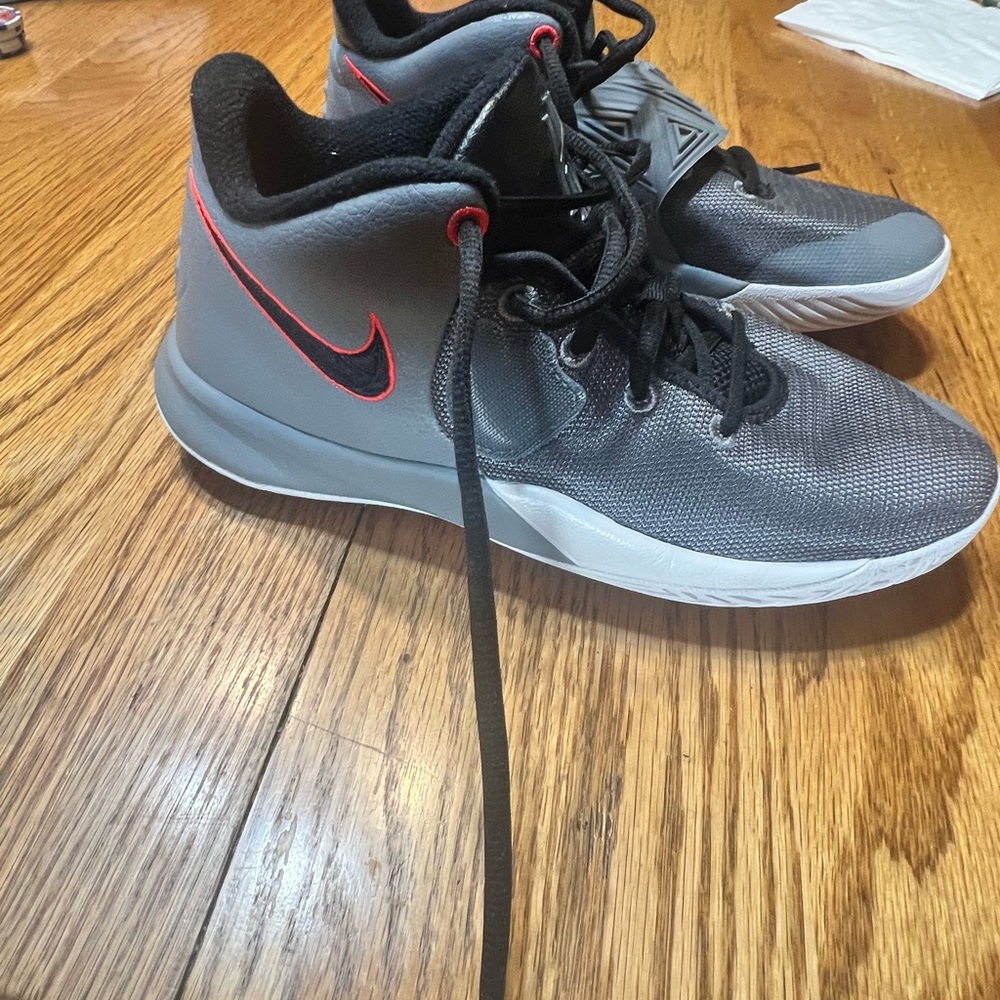 Nike Kyrie men’s basketball shoes